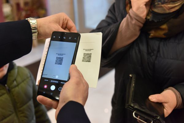В МВД предупредили о схеме обмана через поддельные QR-коды