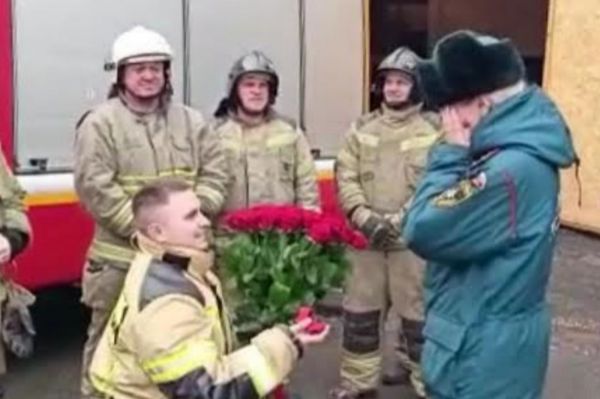 Спасатель из Кушвы сделал предложение любимой под звуки сирены