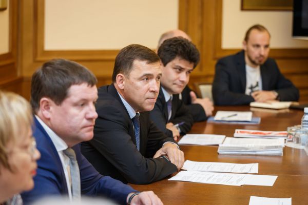 «Жесткое противостояние никому не нужно»: Евгений Куйвашев призвал сторонников и противников храма святой Екатерины к диалогу
