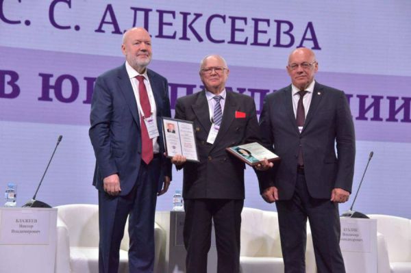 Более двух тысяч делегатов обсудили &quot;Право и новую реальность&quot; на XVIII Европейско-Азиатском правовом конгрессе в Екатеринбурге