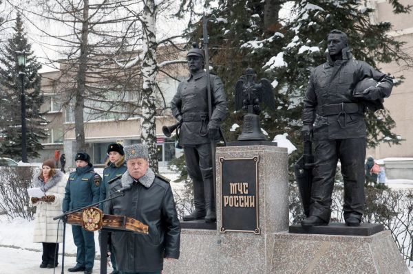 Память об уральских спасателях и пожарных увековечили в Нижнем Тагиле