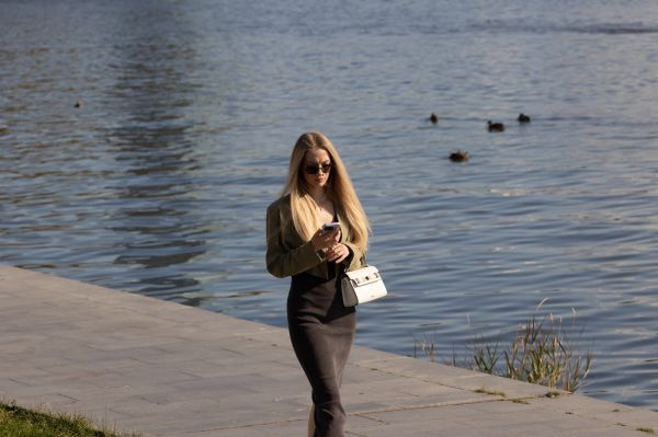 Надбавка к пенсии, контроль за сим-картами, взыскание долгов по налогам: новое в законах с ноября 2025 года