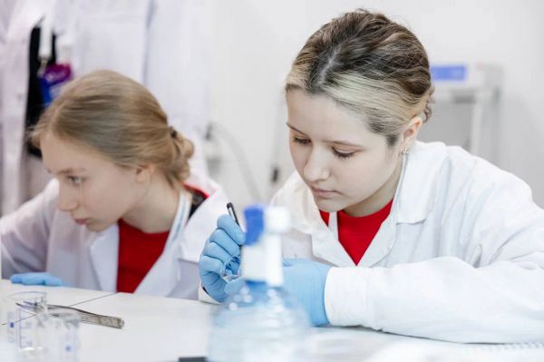 Робот-червь и алгоритм для МЧС: какие изобретения запатентовали в УрФУ в 2025 году