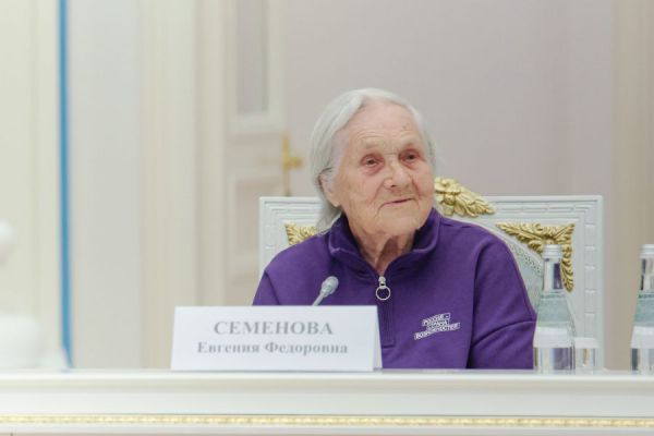 От Урала до Кремля: Владимир Путин встретился с Бабушкой Женей, покорившей интернет своим тревел-блогом