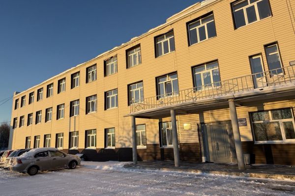 В Бисерти капитально отремонтировали фасад главного корпуса районной больницы