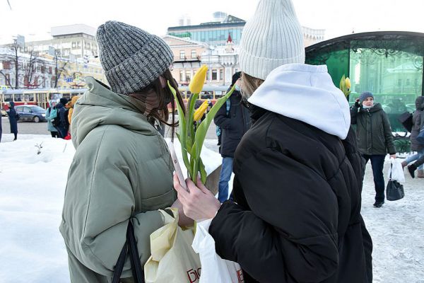 Эксперты узнали, какие подарки к 8 Марта предпочтительнее в наши дни