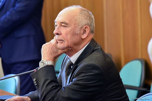 Почетных граждан области стало больше: их число пополнил Анатолий Гайда