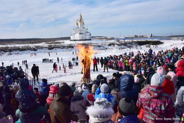Свердловчане сожгут чучело в медицинской маске