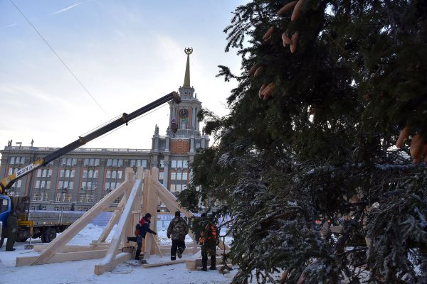 Мэр рассказал о судьбе главной елки Екатеринбурга после праздников
