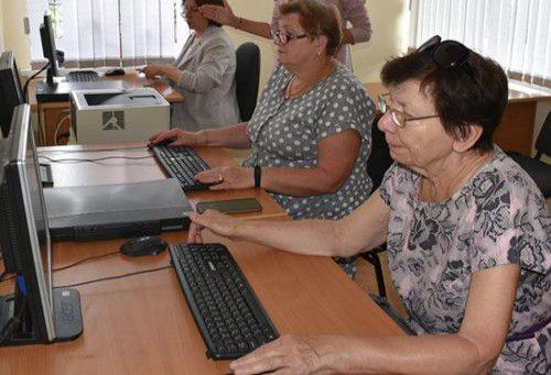 За год более трех тысяч свердловских пенсионеров освоили компьютерную грамоту