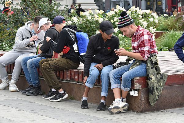 Свердловские полицейские рассказали, как мошенники обманывают подростков в Интернете
