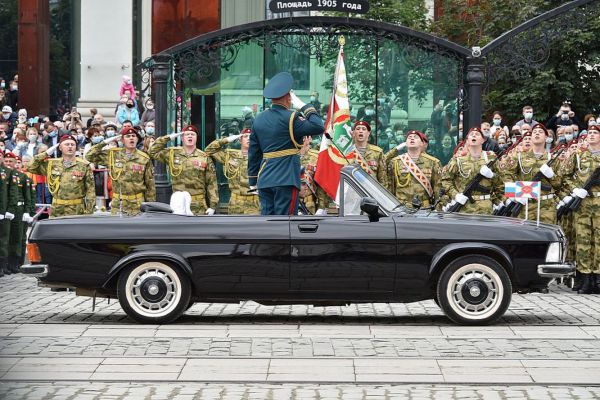 Военный парад 9 мая состоится, а вот шествия в честь 1 мая не будет