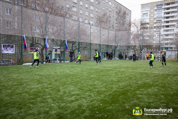 Еще два дворовых корта  открыли в Екатеринбурге по программе «Спорт в каждый двор»