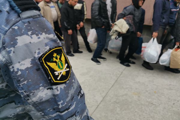 С начала года из Свердловской области выдворили более 800 мигрантов-нелегалов