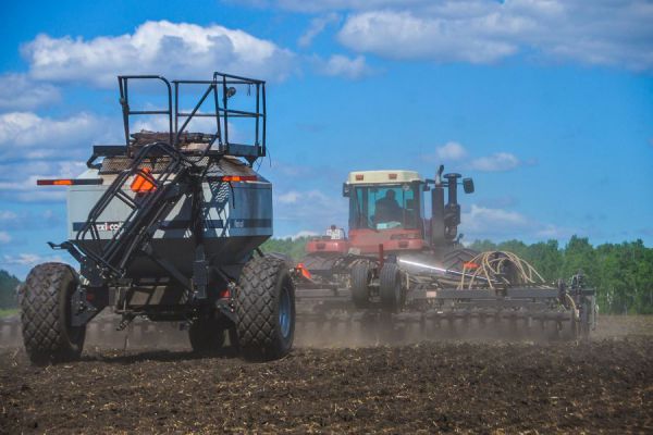 Свердловские аграрии подготовили к выходу в поле более половины парка посевной техники