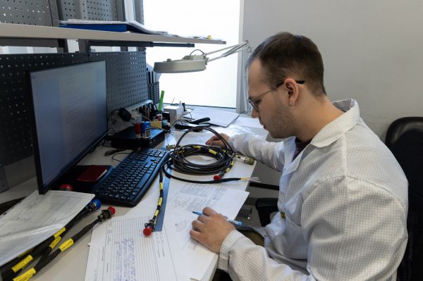 Вместо человека? Вместе с ним. Топ-7 профессий, которые появились благодаря ИИ