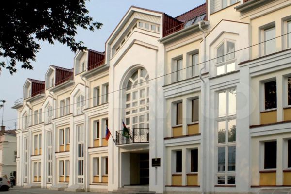 В Екатеринбурге за 299 миллионов рублей продают офисник с судебными приставами