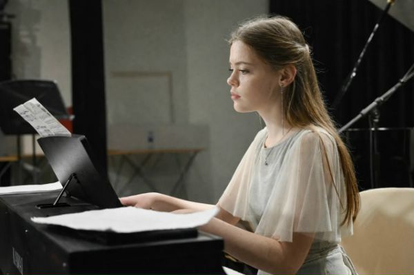 Юная пианистка из Свердловской области вышла в финал «Созвездия»