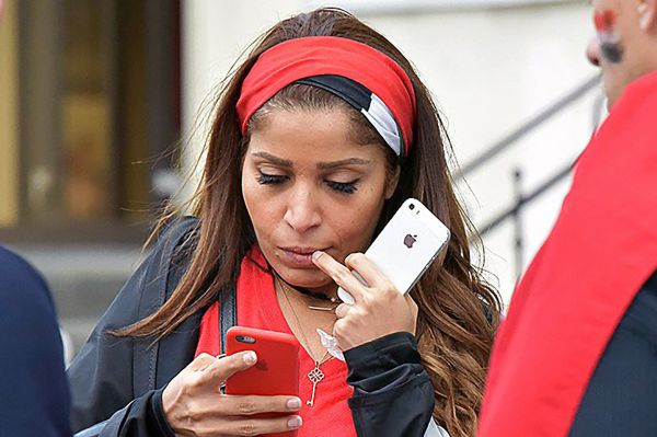 «Сотрудник банка» и лжесиловик обманули свердловчанку на 4,6 млн рублей