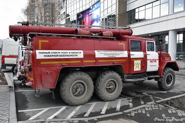 Стремящиеся в Японию пожарные двинули колонну машин в Екатеринбург