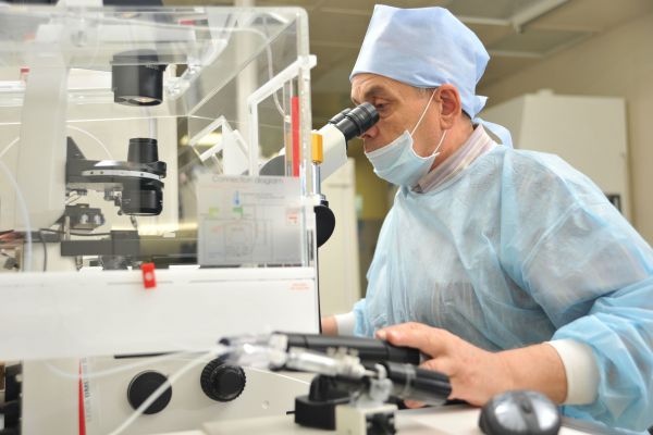 Уральские репродуктологи создали уникальный криобанк и дали шанс онкобольным иметь детей