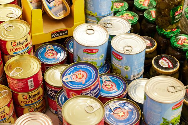 Свердловский Россельхознадзор не допустил продажу 270 тонн сомнительных рыбных консервов
