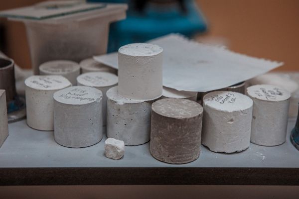 Специалисты УрФУ разработали метод получения цемента из уральского сырья