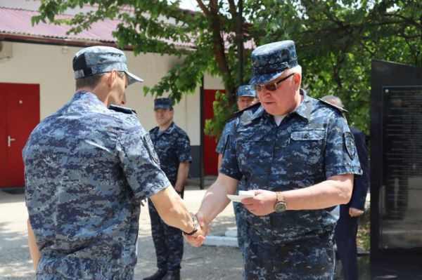 В Екатеринбург с Северного Кавказа вернулся главный свердловский полицейский