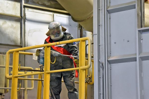 Уральский рабочий трудоустроен: регион демонстрирует массовую занятость