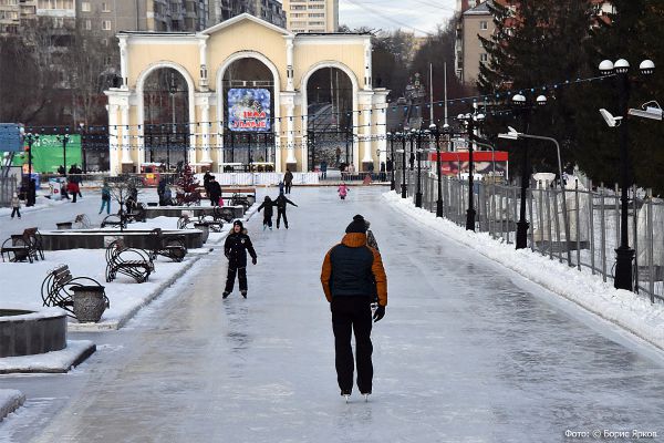 Встаем на коньки: парк Маяковского открывает сезон массового катания