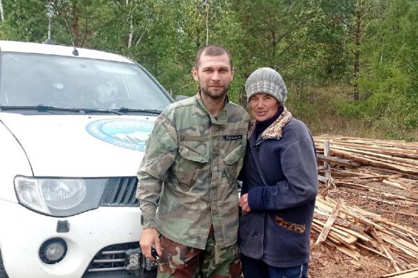 Волонтеры Екатеринбурга спасли пенсионеров, ночевавших в лесу