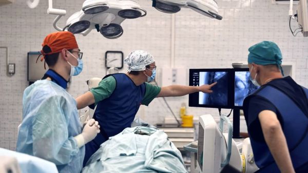 Уральские врачи научились «выключать» хроническую боль с помощью специального электрода