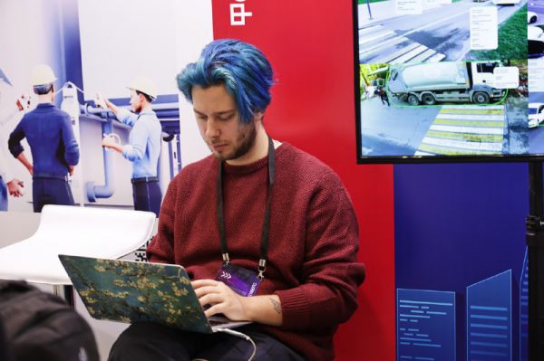 Тихий клик - и вы свободны. Как искусственный интеллект меняет рабочий день свердловчан