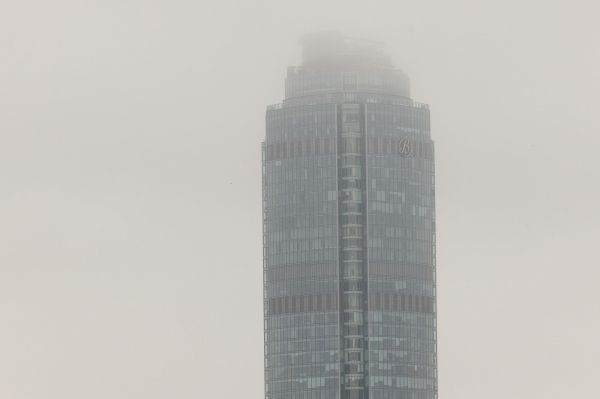 Свердловскую область окутал туман