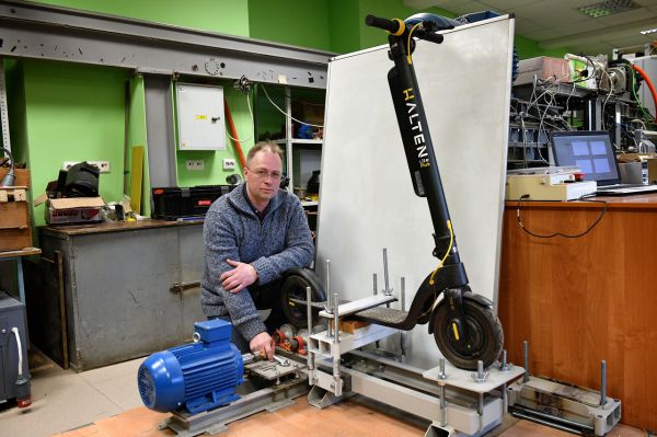 Самокаты под суд: в УрФУ создали стенд для экспертизы ДТП