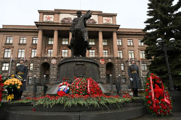 В Екатеринбурге отмечают 15-летие Центрального военного округа