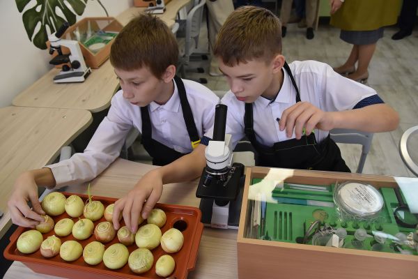 Свердловские учителя из сельских школ получили 55 млн рублей на жилье