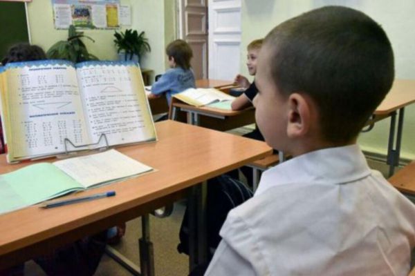В Минпросвещения уточнили, сколько времени школьники должны тратить на  домашние задания
