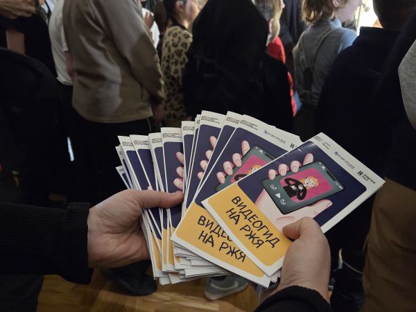 Доступное искусство: в уральской столице представили уникальный видеогид на жестовом языке