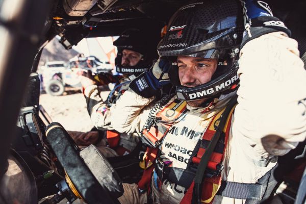 Экипаж Карякина на Дакаре попал в аварию