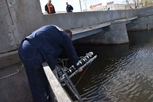 В городском пруду Екатеринбурга слили почти всю воду. Рассказываем, зачем