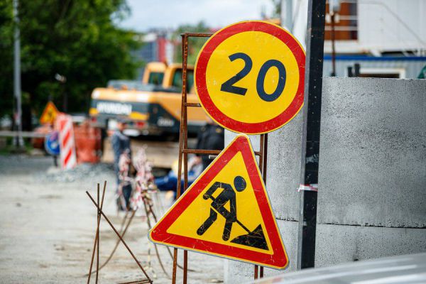 В Екатеринбурге закроют движение транспорта по улице Мельникова