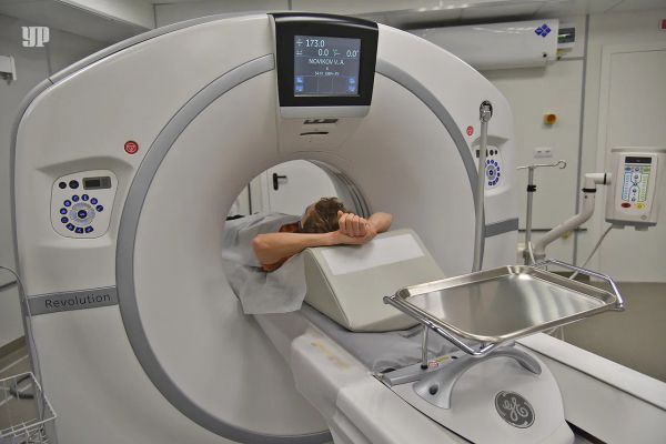 В Свердловской области больницы получили компьютерный томограф и 31 автомобиль