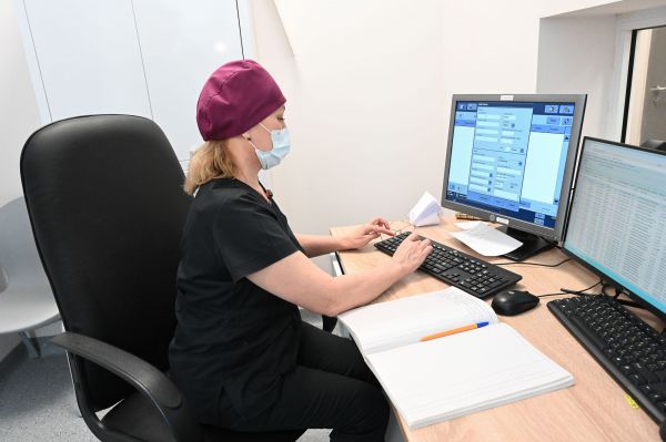 Пять больниц Свердловской области получат «умное» оборудование с ИИ для диагностики. Расскажем, какое