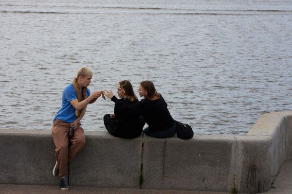 Поговаривать с подростками «об этом» необходимо заранее. Рассказываем, как