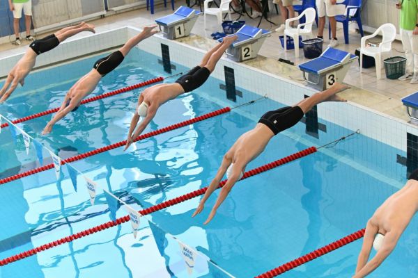 Почти 500 пловцов поборются за звание самого быстрого на Среднем Урале