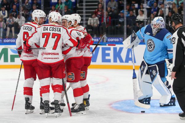 «Автомобилист» на выезде разгромил «Сибирь»