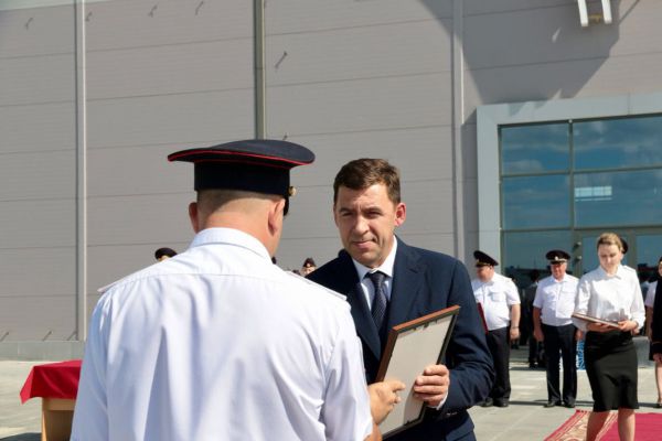 Евгений Куйвашев наградил полицейских за отличную службу во время ЧМ-2018