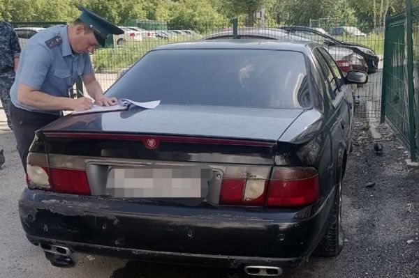 Екатеринбуржец лишился двух машин из-за долгов по налогам и ЖКХ