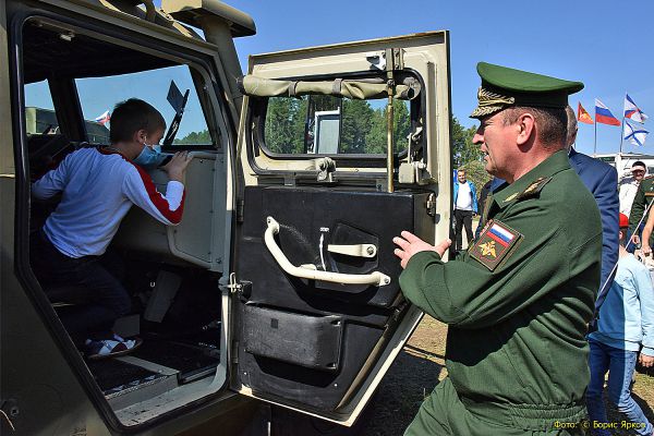 В День танкиста все желающие смогут прокатиться на бронеавтомобиле «Тайфун»
